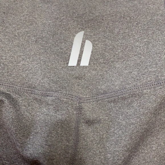 Size small grey leggings - Picture 2 of 3